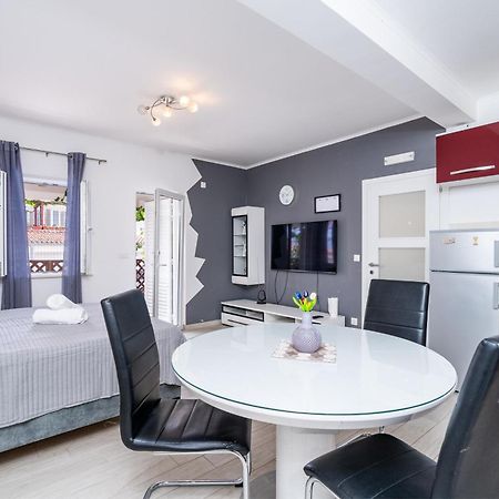 Feather Studio Apartment - Free Private Parking - Self Check-In ドゥブロブニク エクステリア 写真
