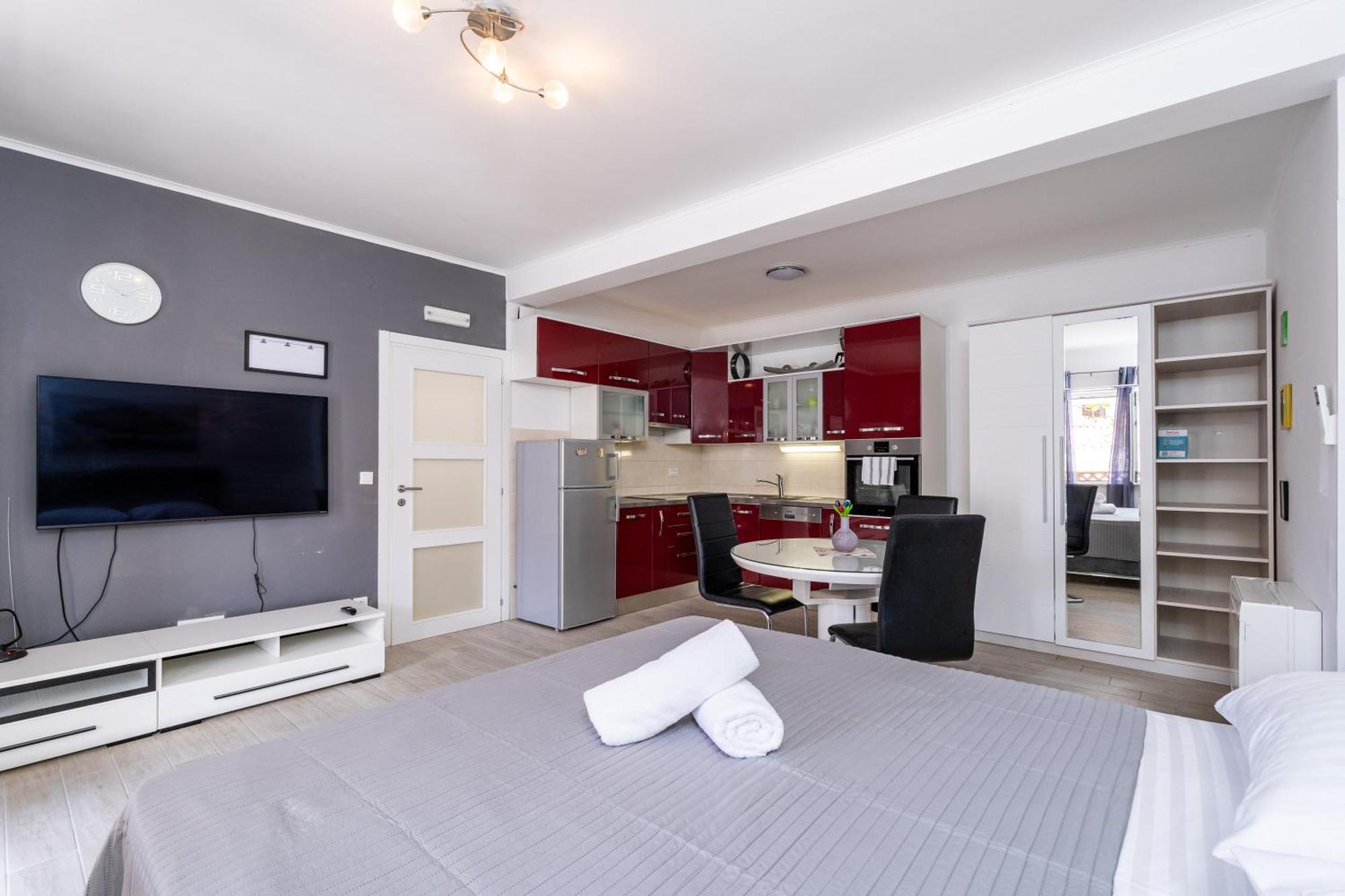 Feather Studio Apartment - Free Private Parking - Self Check-In ドゥブロブニク エクステリア 写真